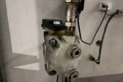 Elektroniczny spust kondensatu sterowany poziomem z zaworem kulowym na instalacji sprężonego powietrza