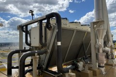 Kolektory i rurociągi glikolu 50% podłączone do dry coolera, kołnierze i przepustnica