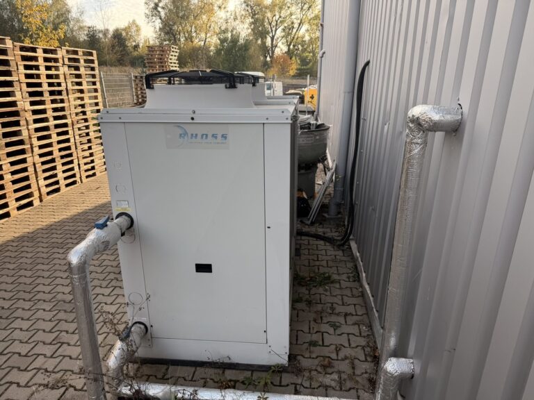 Chiller procesowy do chłodzenia wody w piekarni i wody technologicznej